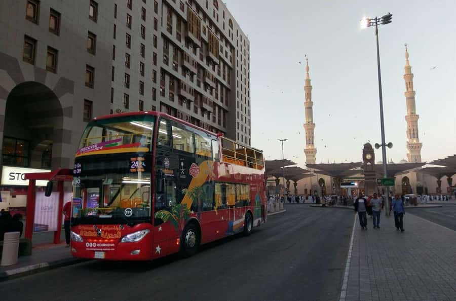 Al Madinah: City Sightseeing Hop-On Hop-Off Bus Tour - Red Route: battlefields, mosques, and Al Noor Mall