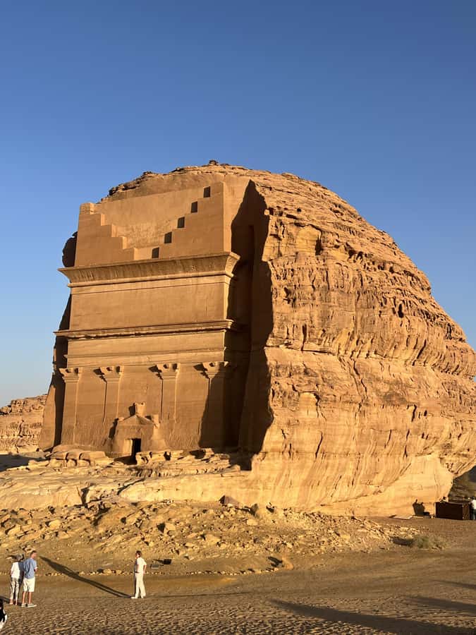 Al-Ula: Old Town, Hegra, and Elephant Rock Day Tour - Al-Ula’s oasis and the old water system
