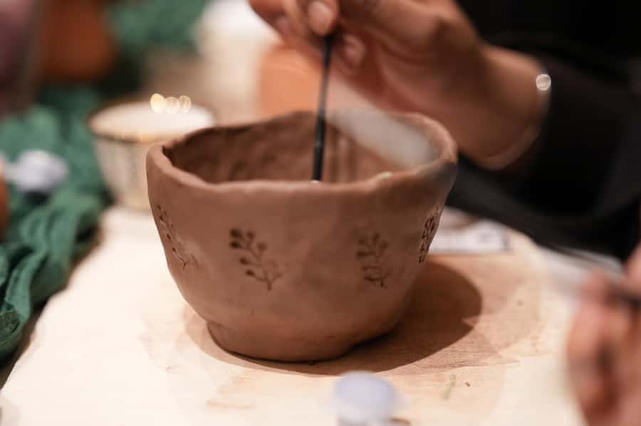 Diriyah: Pottery Workshop with a Local Artist - Shaping clay with a Saudi artist