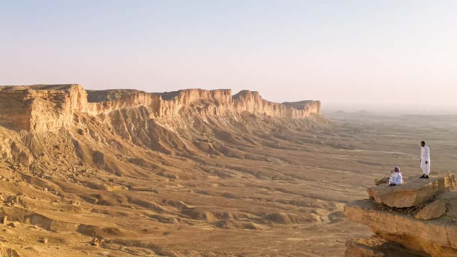 Edge of the World & Keshta Tour (Riyadh) - Who should book this experience?