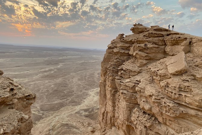 Edge of the World with 4x4 vehicles, sunset Dinner and stargazing - Meeting at the Riyadh metro station