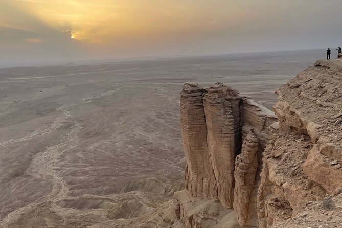 Explore Edge of The World in a Private Trip with Saudi Dinner - Who should book this Edge of the World experience?