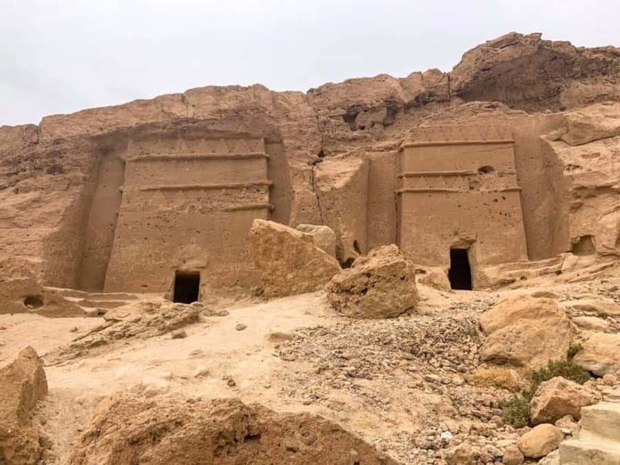 Explore the ancient The Land Of Midian& Split Rock Of Mose's - Prophet Shuaib’s tomb and the caves