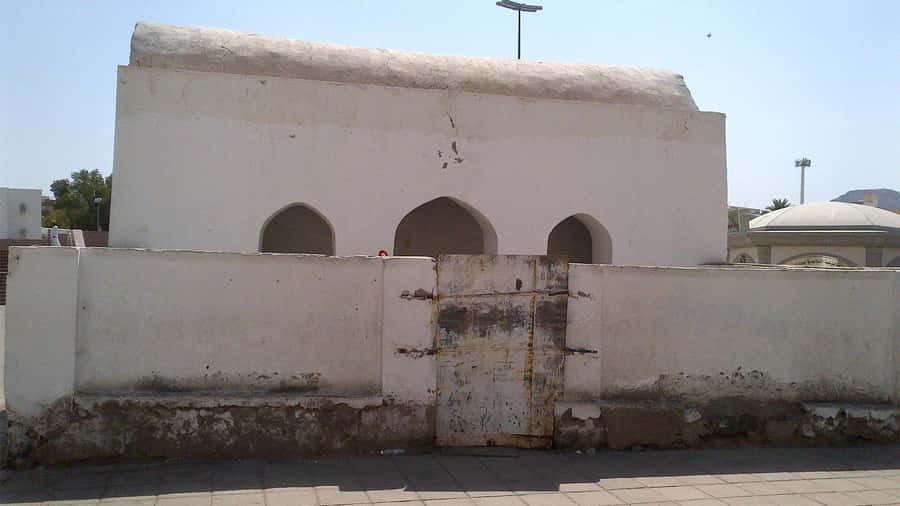 From Madinah: Half-Day Ziarah Tour - Talha’s guiding style and the value of a live escort