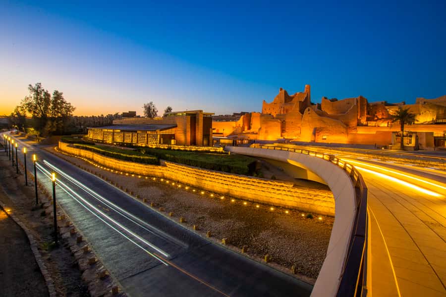 From Riyadh: Diriyah UNESCO Heritage Tour - The old mosque, palaces, and alleyways