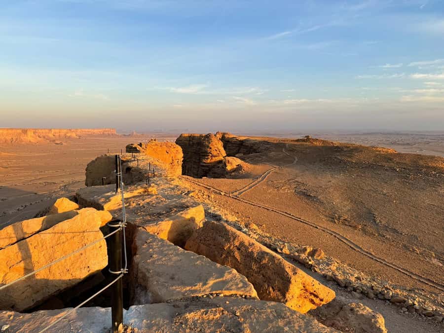 From Riyadh: Edge of the World and Darb Al-Manjoor Adventure - Starting at Thaghr Plaza in Riyadh