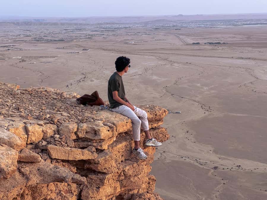 From Riyadh: Edge of the World and Darb Al-Manjoor Adventure - Walking Darb Al-Manjoor and reading the old route
