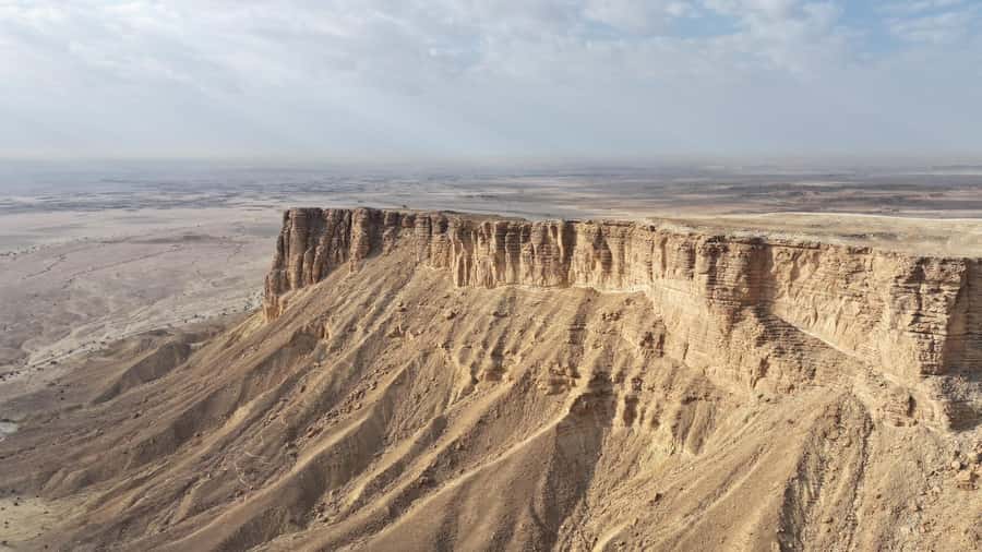 From Riyadh: Edge of the World and Darb Al-Manjoor Adventure - Photos, drone footage, and the personal guide touch