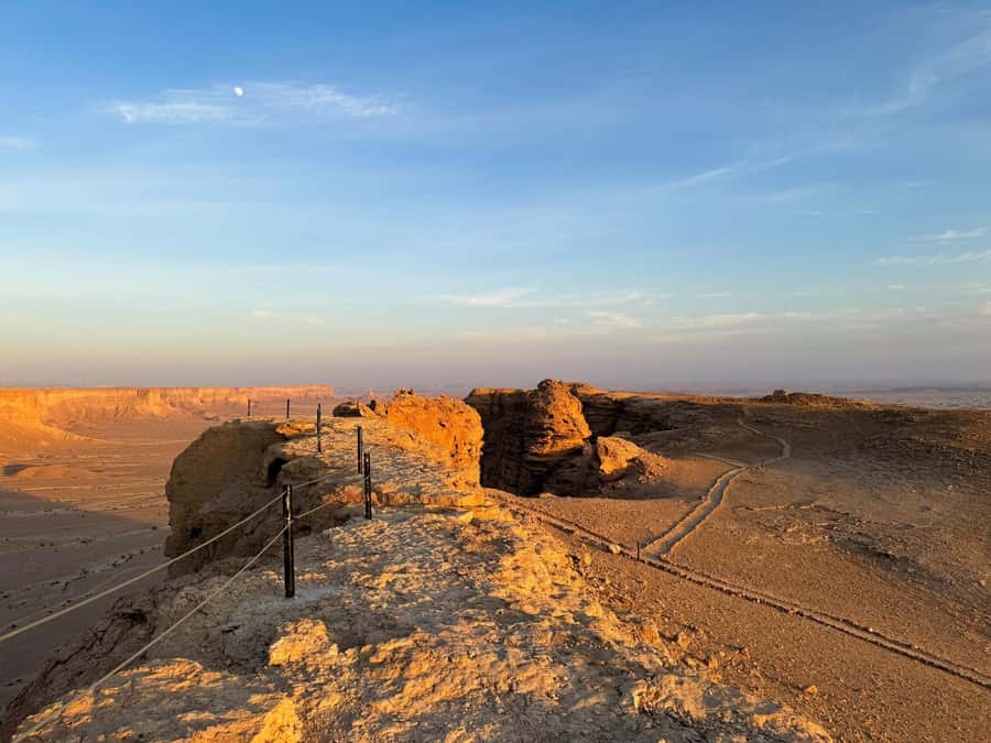 From Riyadh: Edge of the World and Darb Al-Manjoor Adventure - Why the three-hour format works
