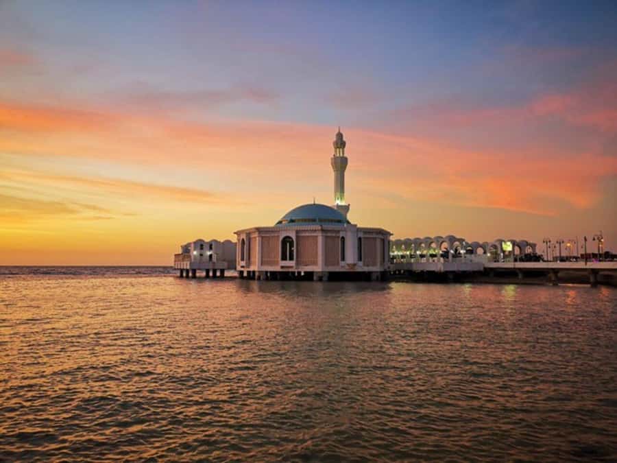 Full Day Private Tour: Adventure & Luxury in Charming Jeddah - Visiting Al-Rahmah Mosque by the water