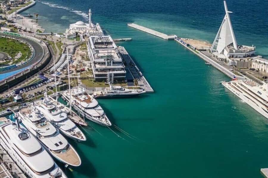 Full Day Private Tour: Adventure & Luxury in Charming Jeddah - Shifting from historic lanes to the Red Sea