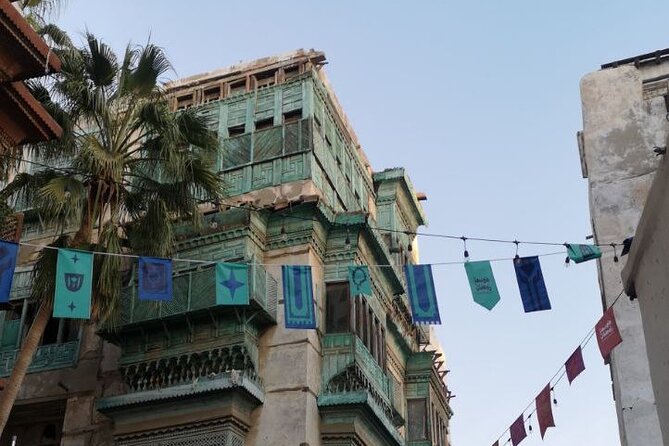Historic District Tour in Jeddah by a Local Guide - Tariq Abdulhakim Center and Saudi music