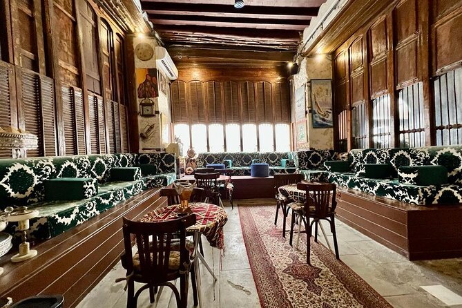 Historical & Heritage Tour in Jeddah Al Balad - What the guide adds to the experience