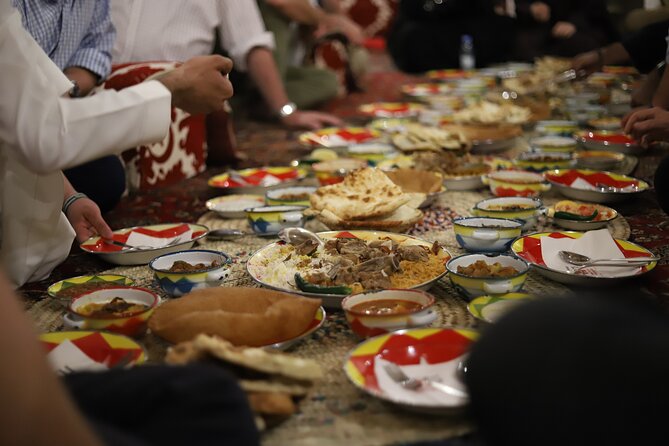 Interactive Saudi Cuisine and Cultural Experience - The Najd feast and Saudi dining etiquette