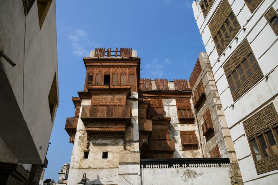 Jeddah: Al Balad Essence Tour - Walking through Al-Balad’s old streets