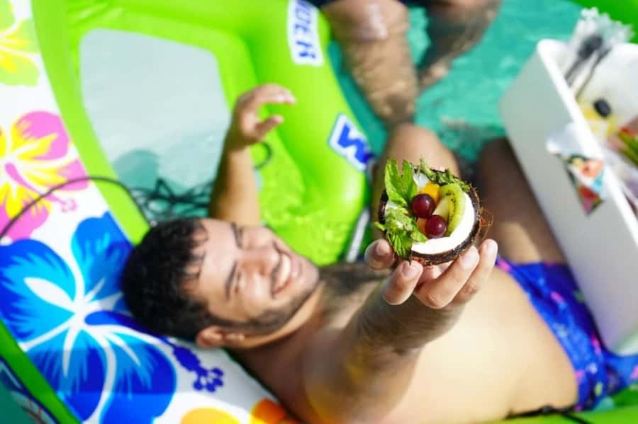 Jeddah: Bayadah Island Boat Trip with Snorkeling Option - What to pack for six hours on the Red Sea