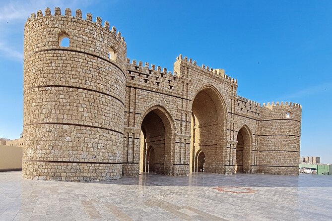 Jeddah city tour and old Jeddah Albalad - Starting around Jeddah’s Corniche