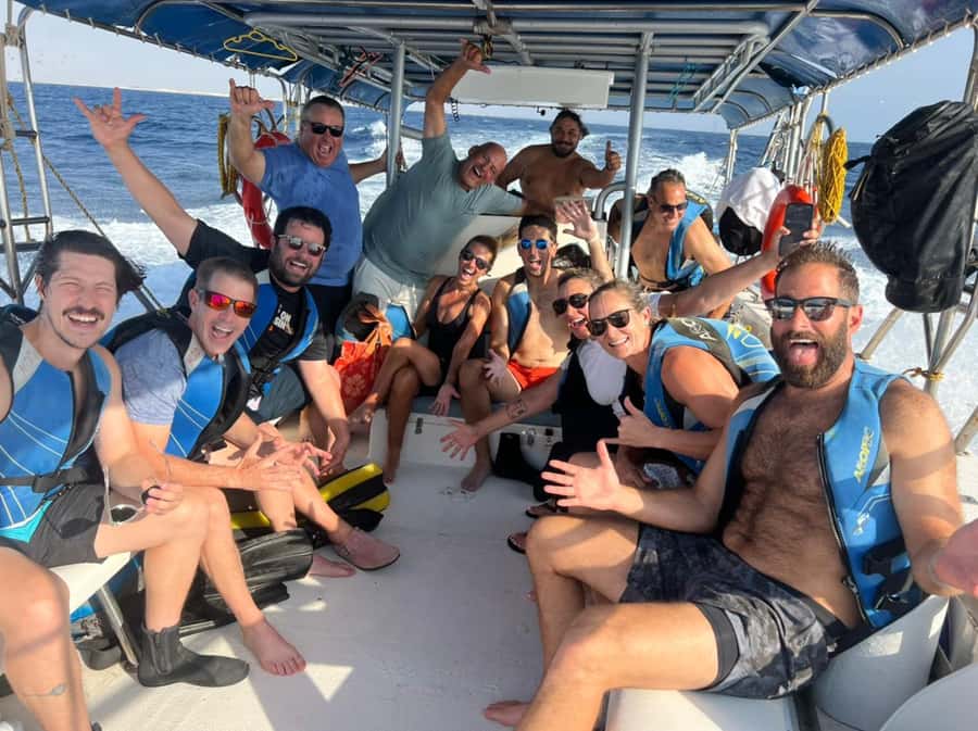 Jeddah: Guided Snorkeling Trip with Snacks and Drinks - Equipment and the first swim