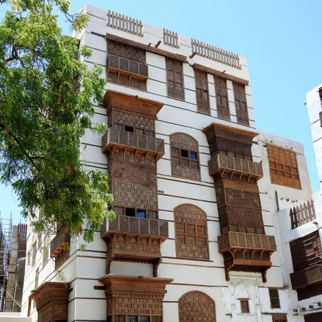 Jeddah: Guided Tour of the Old City Al-balad - The Corniche and King Fahd Fountain after sunset