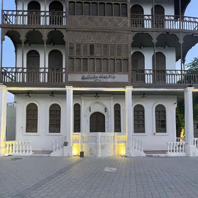 Jeddah: Guided Tour of the Old City Al-balad - Photographing the Floating Mosque