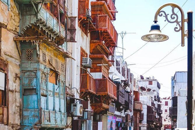 Jeddah Heritage Tour Unveiling History and Culture - The souq brings Al-Balad down to street level