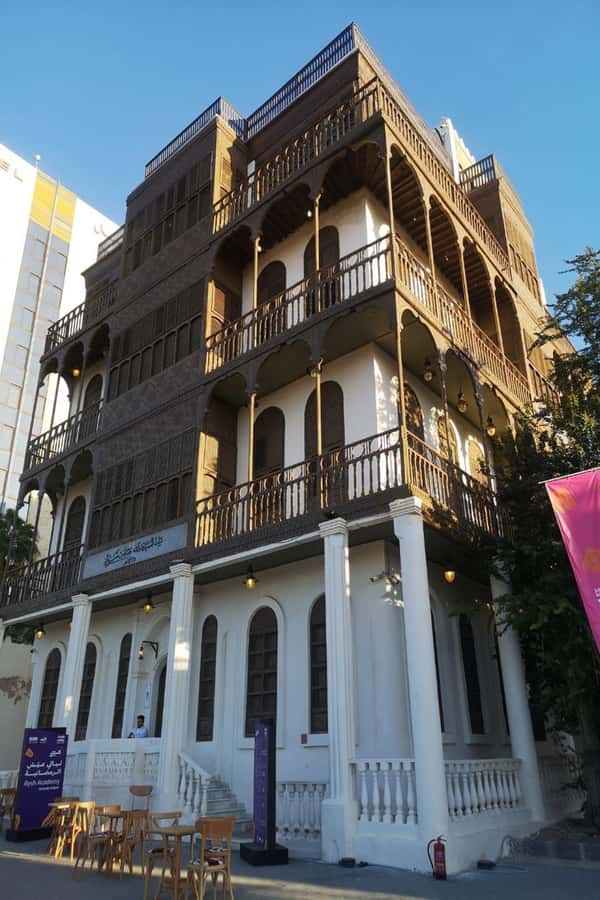 Jeddah: Historic District Tour by a Local licensed Guide - Shafei Mosque and the first taste of old Jeddah