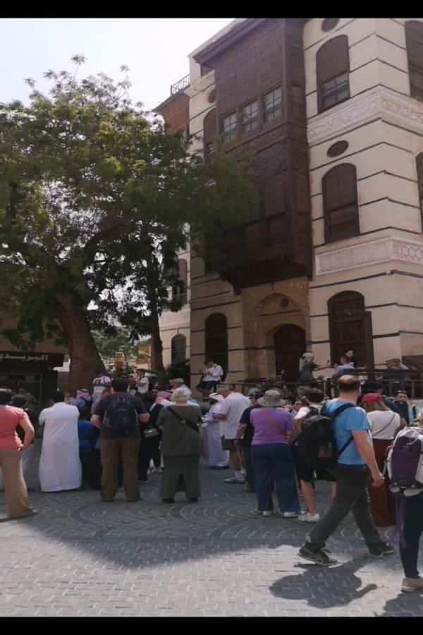 Jeddah: Historic District Tour by a Local licensed Guide - Coffee, sugar cane juice, and local flavors