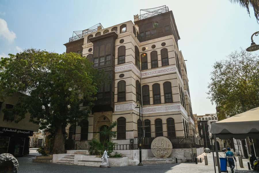 Jeddah : Jeddah’s Traditional Tour - Tahlia Street and the city’s changing face