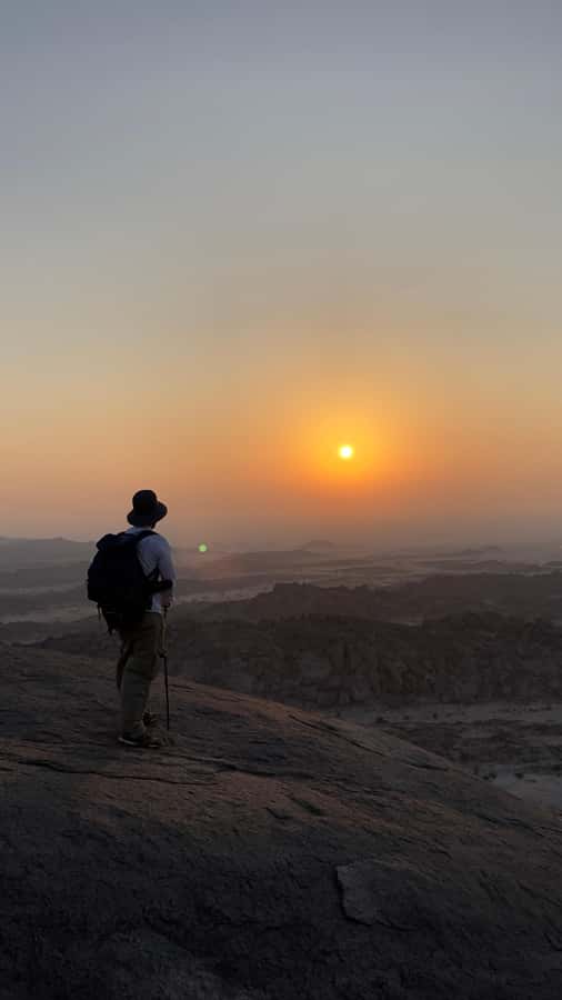 Jeddah: Moon Mountain Guided Hiking Tour with Snacks - Key points before you book