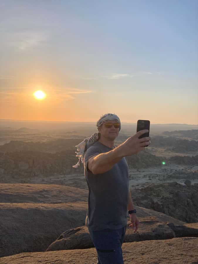 Jeddah: Moon Mountain Guided Hiking Tour with Snacks - Saudi coffee, tea, and a fire-side break