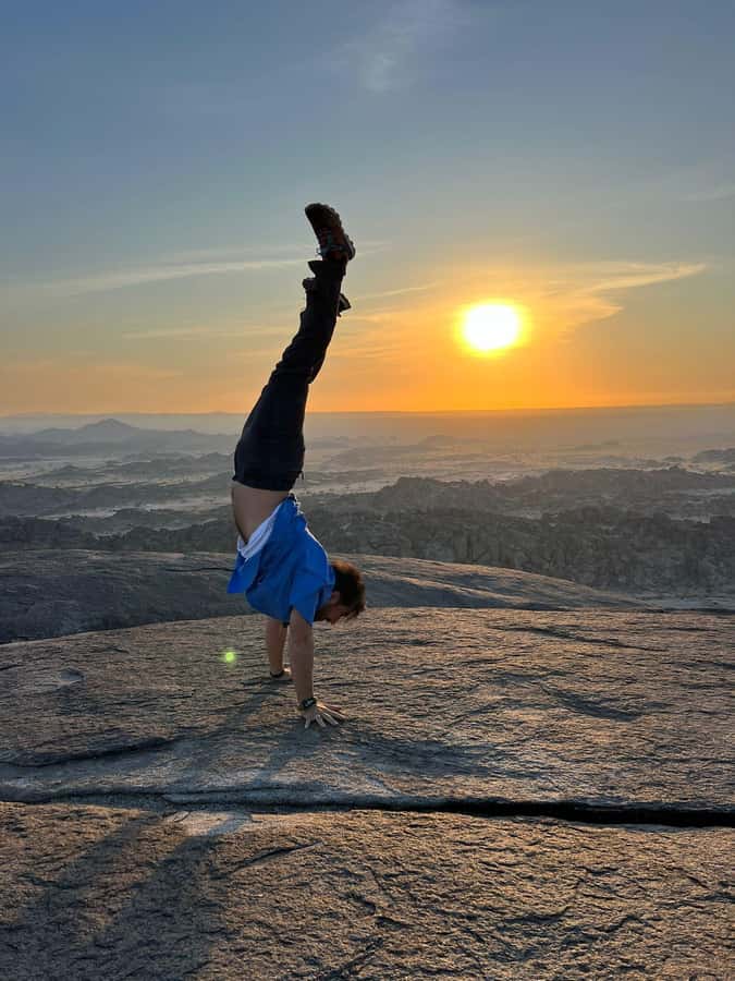 Jeddah: Moon Mountain Guided Hiking Tour with Snacks - Is $120 per person a fair price?