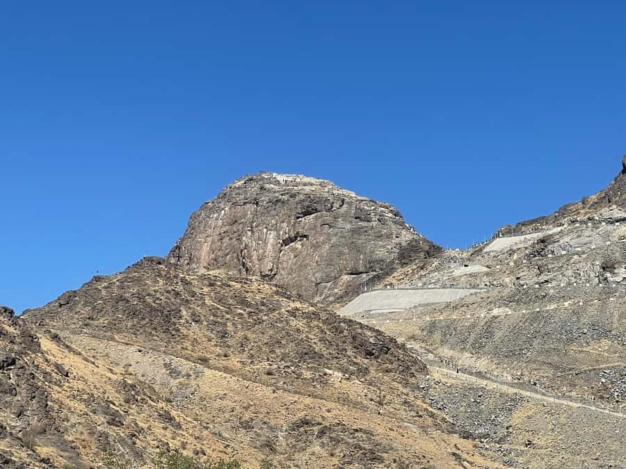 Makkah: Jabal Al-Nour, Cave Hira, and Mount Arafat Tour - Muzdalifah and Mina: seeing the Hajj route