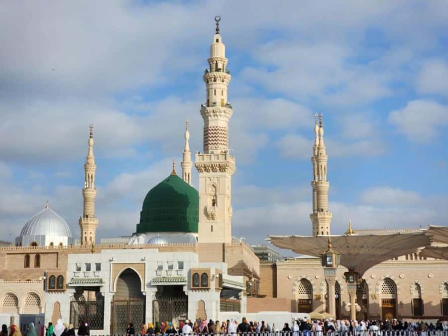 Medina Ziyarats ( Visit Holy Places) - Masjed Quba and the beginning of the route