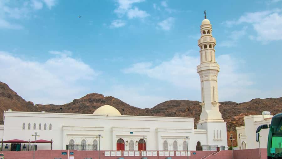 Medina Ziyarats ( Visit Holy Places) - Masjid Al-Jummah and a shorter religious stop