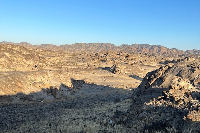 Moon Mountain Hike from Jeddah City - Snacks, drinks, and the return to Jeddah