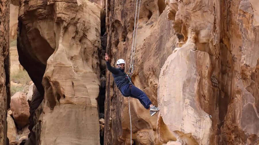 Private Abseiling in Alula Desert. - Starting with a 25-minute hike to the summit