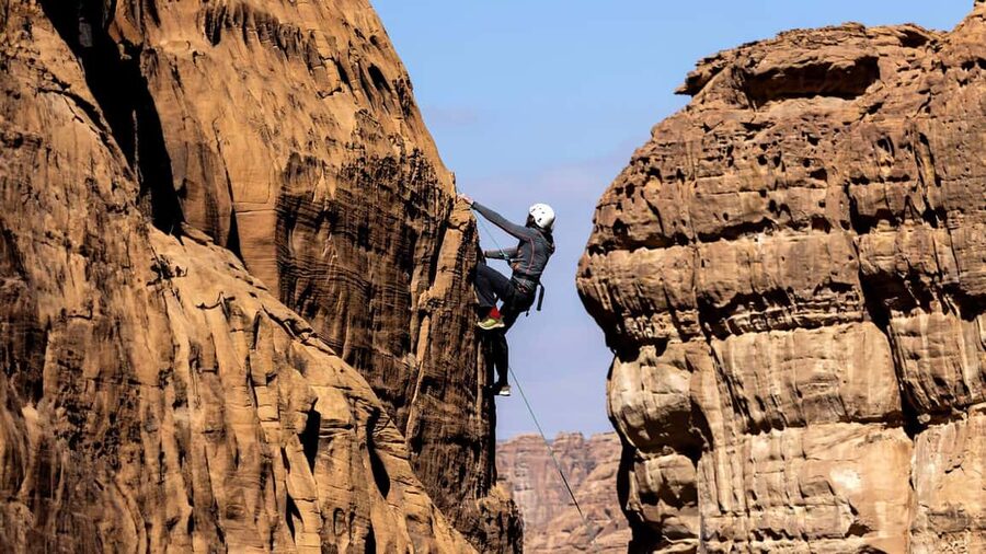 Private Abseiling in Alula Desert. - What makes the AlUla setting special