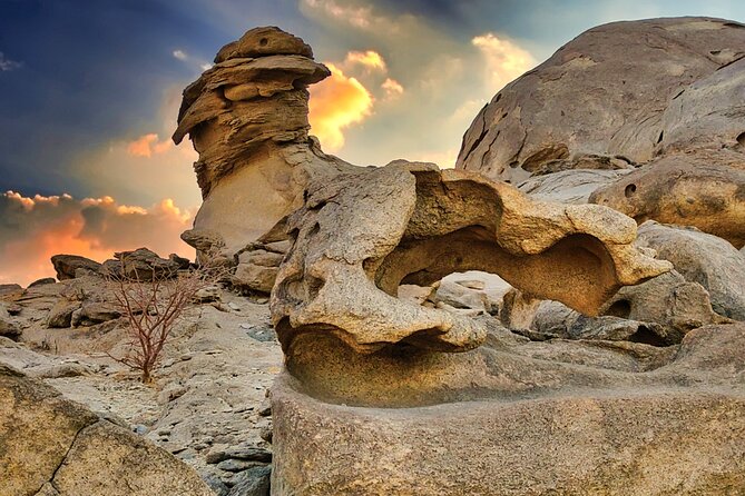 Private Moon Valley Hike Experience in Jeddah - Why sunset appears to be the best choice