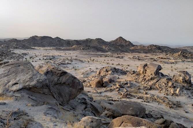 Private Moon Valley Hike Experience in Jeddah - The three-hour ride from Jeddah