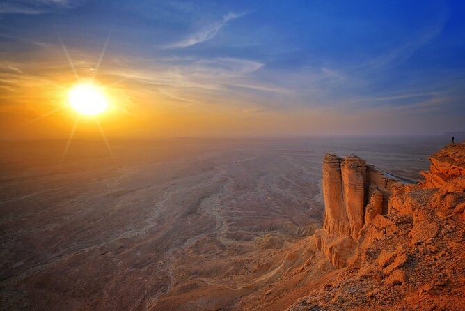 Private Trip to Edge Of The World Riyadh - Leaving Riyadh and passing the heritage village