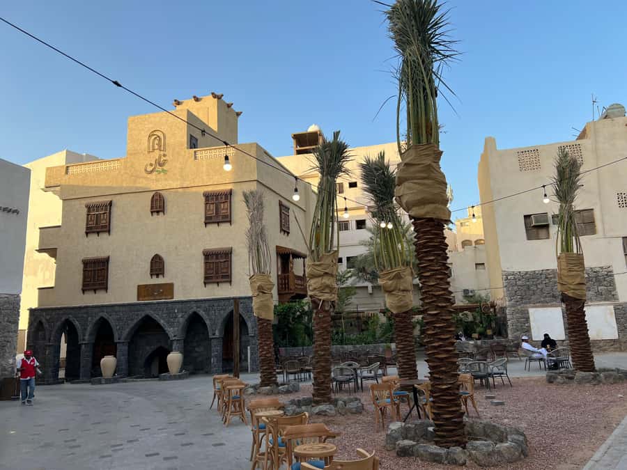 Prophet’s Mosque Walking Tour with Historic Hejaz Railway - Tea, coffee, and a slower final stop