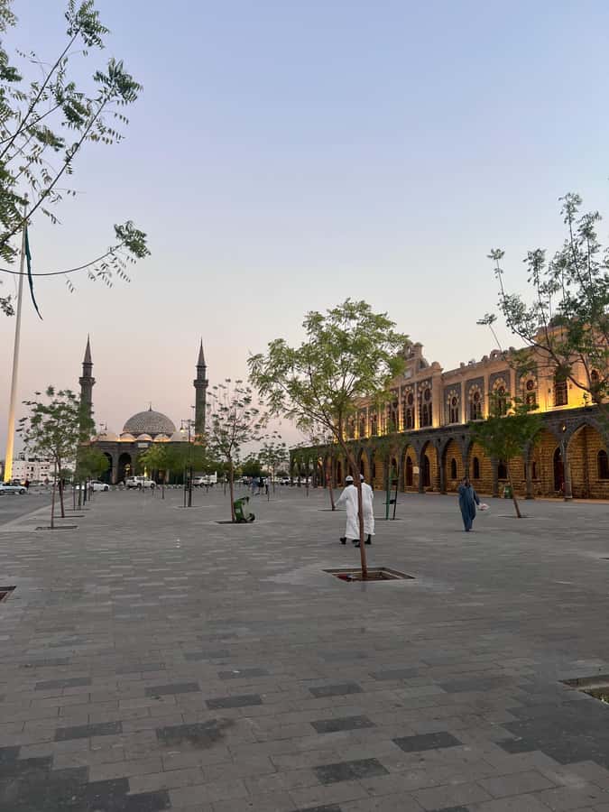 Prophet’s Mosque Walking Tour with Historic Hejaz Railway - Seeing the mosque from several sides