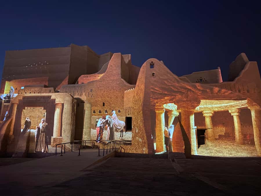 Riyadh: Al-Diriyah, Al-Masmak, Souq Al-Zal, & Boulevard Tour - Walking, clothing, and who should book