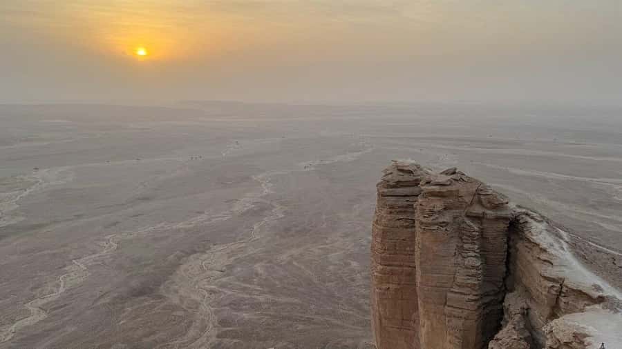 Riyadh: Edge Of The World and Bats Cave Tour by 4x4 - Why the Edge of the World earns its name
