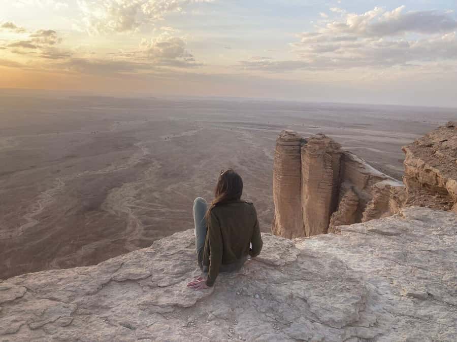 Riyadh: Edge Of The World and Bats Cave Tour by 4x4 - Dinner under the stars