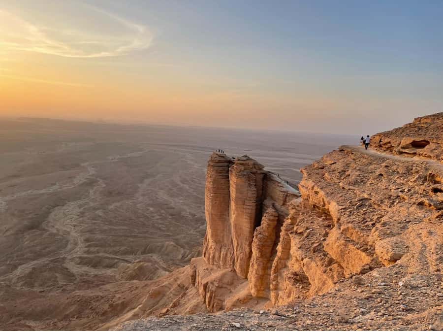 Riyadh: Edge Of The World, camels &Stargazing with 4x4 - What the $53 price really covers