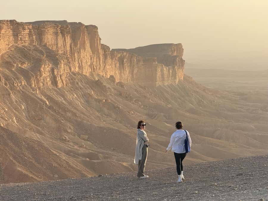 Riyadh: Edge Of The World, camels &Stargazing with 4x4 - Camel farms and Arabian gazelles