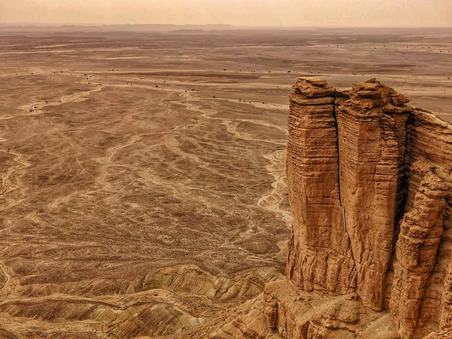 Riyadh: Edge of the World Private Guided Tour with dinner - Hiking the cliffs above the Najd plateau