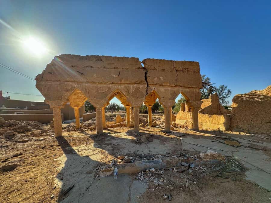Riyadh: Edge of The World with dinner & Campsite Shared Tour - Meeting your guide at Tijan Plaza