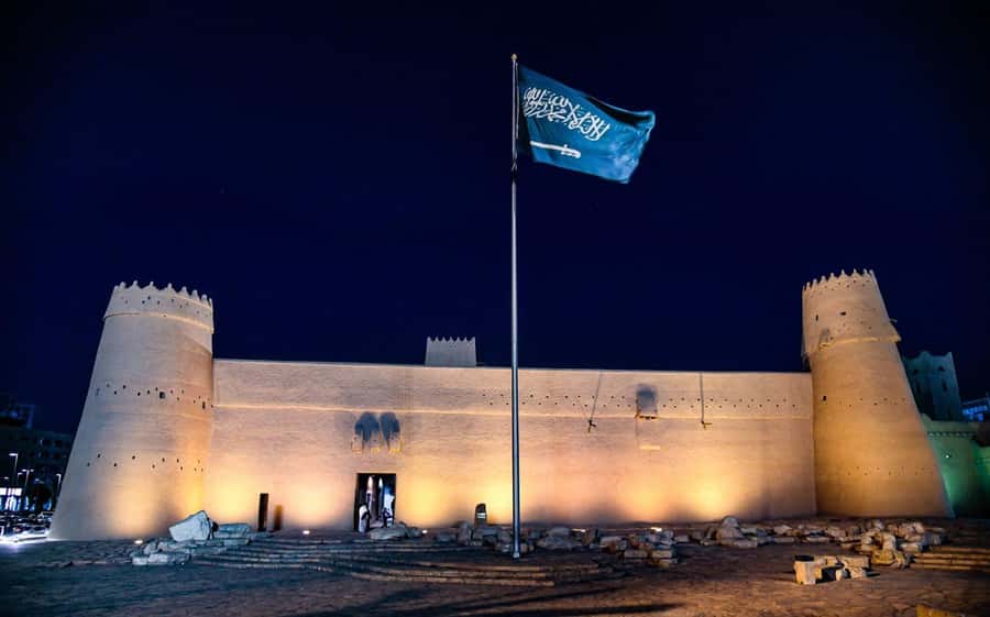 Riyadh: Full-Day Riyadh Exploration Tour with Optional Lunch - What kind of guiding should you expect?